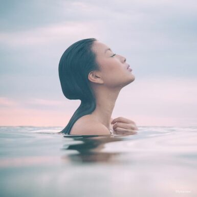 Femme plongée dans l'Océan